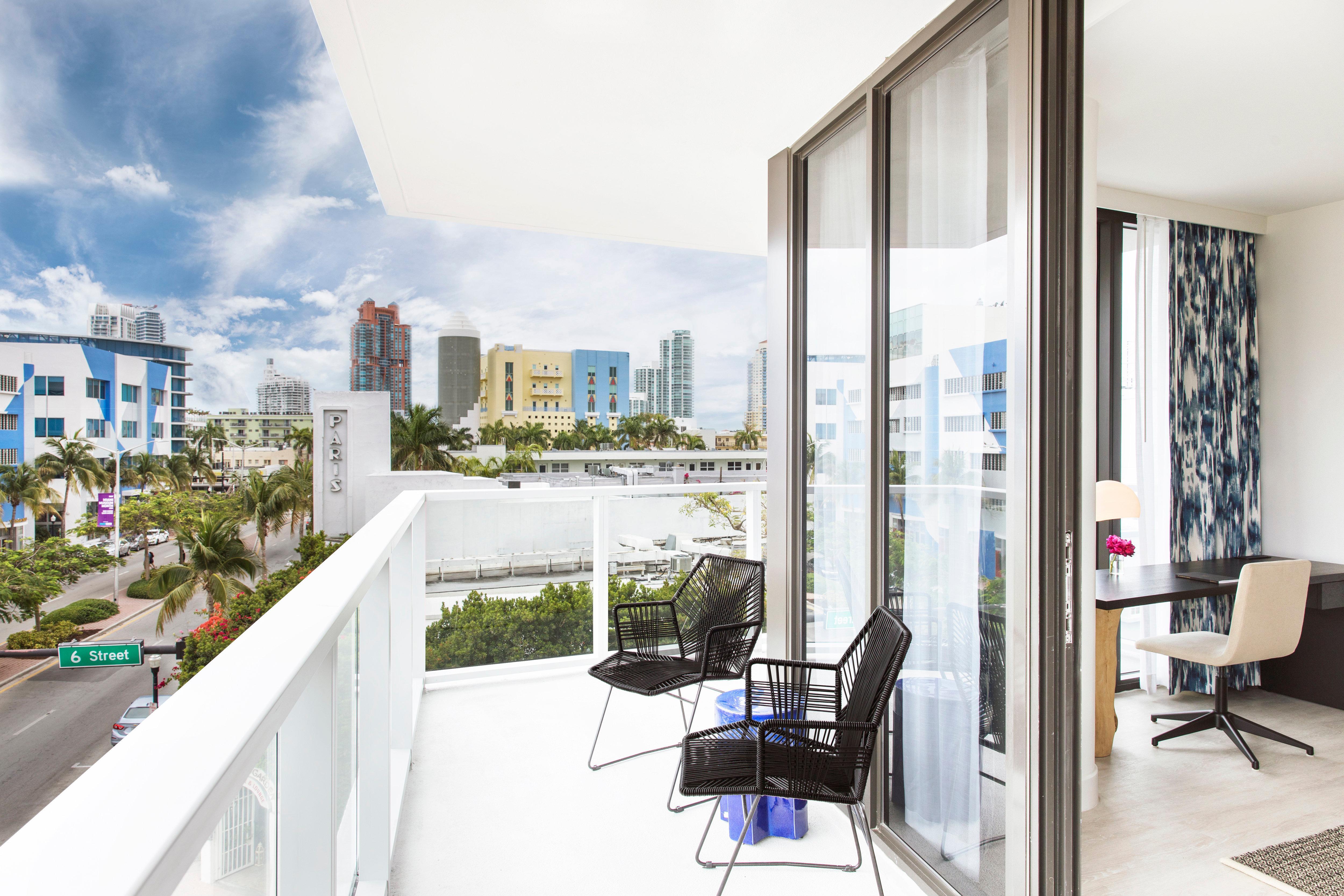 Kimpton Angler'S Hotel South Beach By Ihg Miami Beach Bagian luar foto A balcony at the SLS Brickell