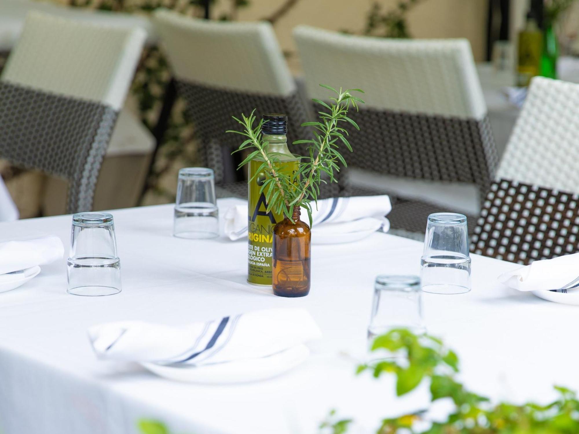 Kimpton Angler'S Hotel South Beach By Ihg Miami Beach Bagian luar foto Rosemary in a bottle