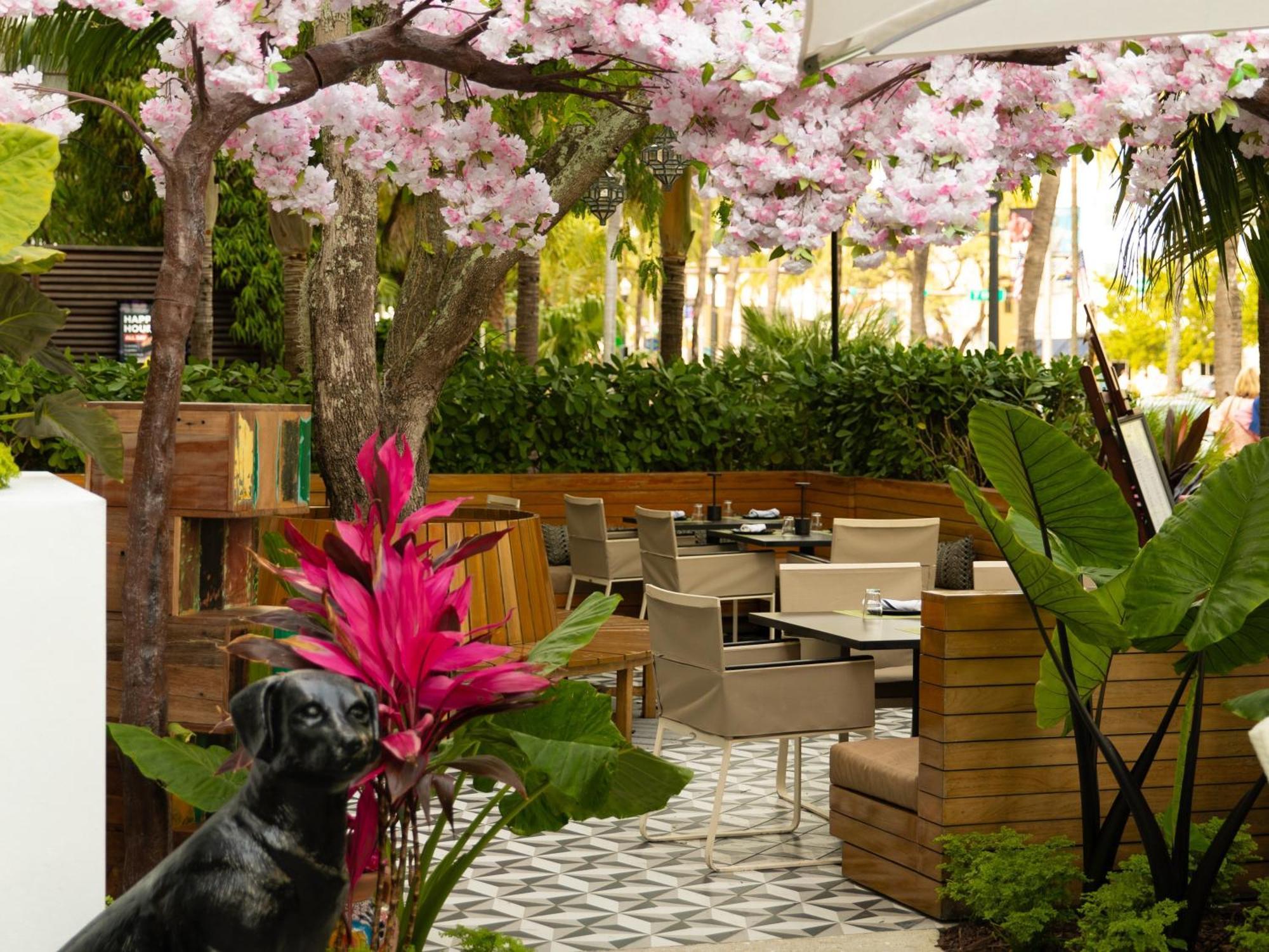 Kimpton Angler'S Hotel South Beach By Ihg Miami Beach Bagian luar foto The Garden at The Standard, East Village