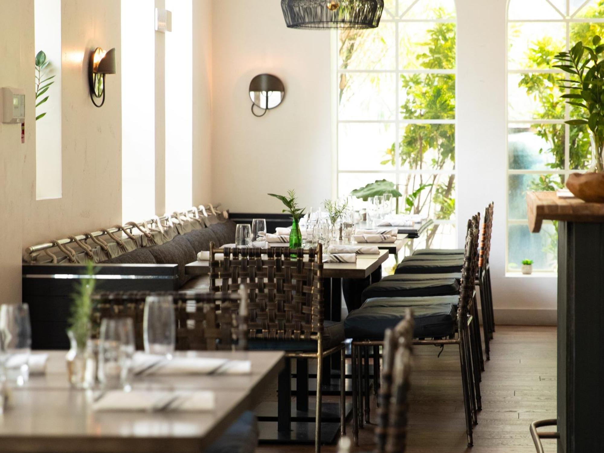 Kimpton Angler'S Hotel South Beach By Ihg Miami Beach Bagian luar foto Interior of the restaurant